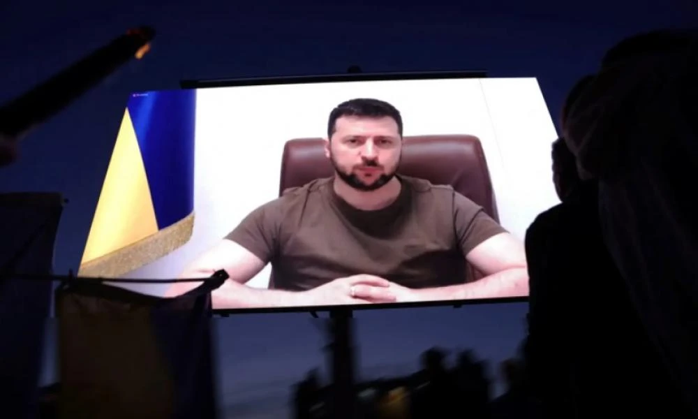 Ουκρανία – Ζελένσκι: Περισσότεροι από 300 άμαχοι διασώθηκαν από το Αζοφστάλ
